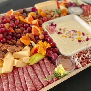 The Signature Platter (feeds up to 25)