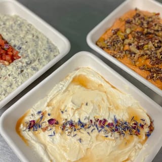 Assorted Dips & Breads (Serves 20)